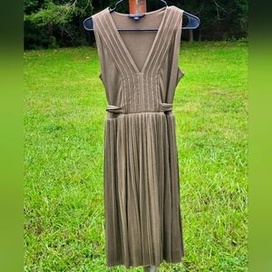 Banana Republic Pleated V-Neck Midi Dress S